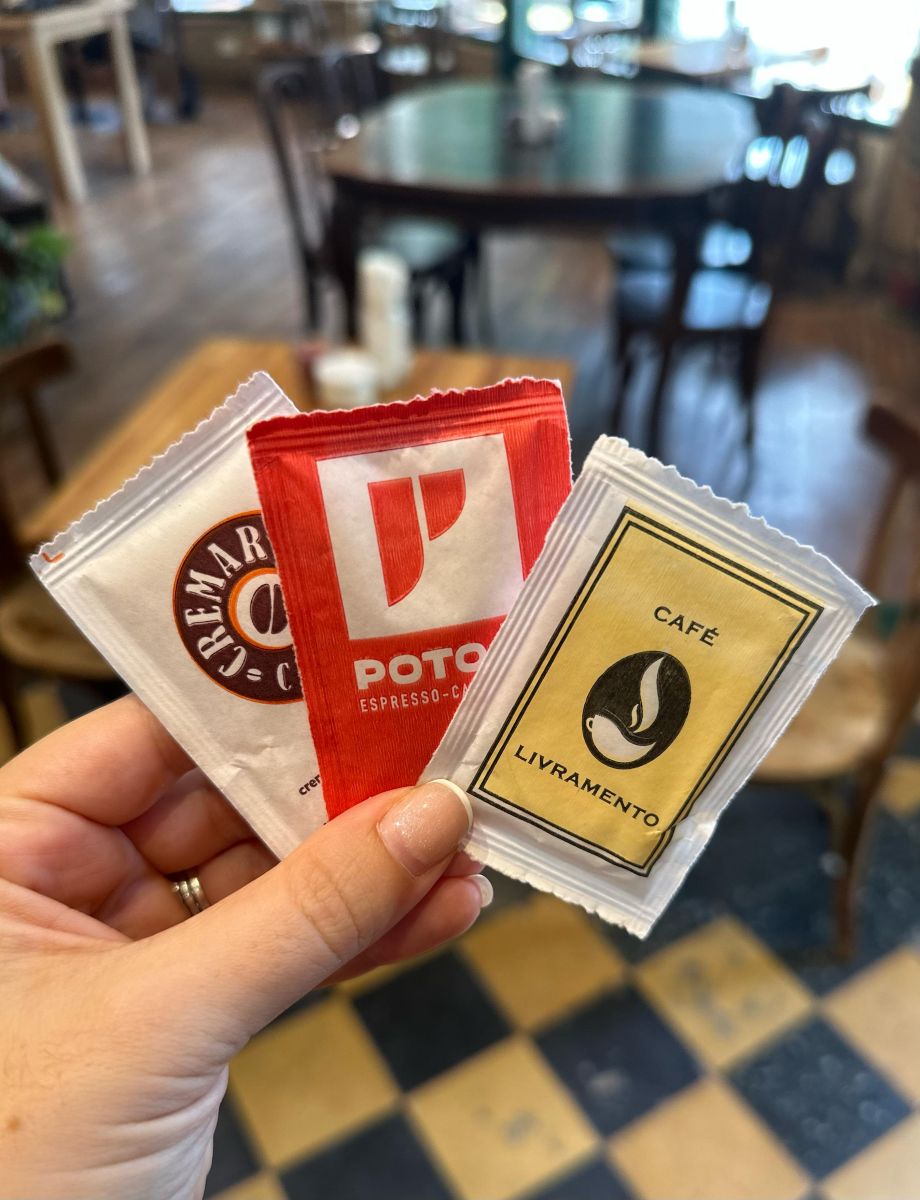 Sobres de azúcar personalizados realizados por Distribuidora El Saleciano, mayorista para la gastronomía. 